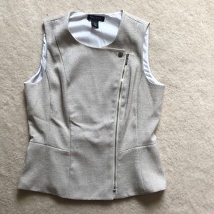 Sleeveless top/vest